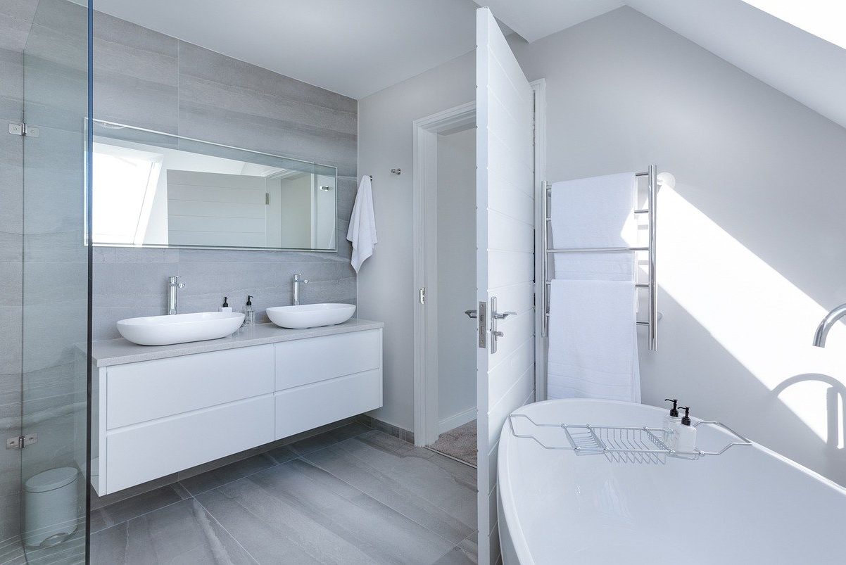 cropped-modern-minimalist-bathroom-3115450_1280.jpg